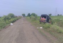 शाळकरी विद्यार्थी ऑटो पलटी, एक इसम ठार, चार विद्यार्थी जखमी.