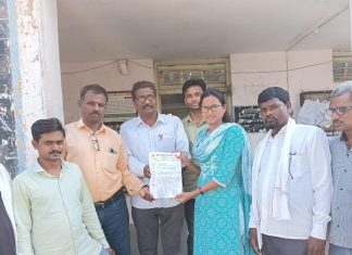 कमी पटसंख्येच्या शाळा बंद करण्याच्या शासनाच्या धोरणाचा निषेध.