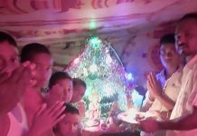 पत्रकारांना बाप्पाच्या आरतीचा मान.