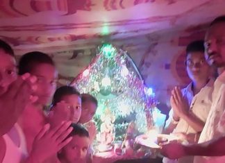 पत्रकारांना बाप्पाच्या आरतीचा मान.