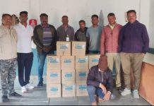 सराटी येथे अवैद्य देशी दारू अड्ड्यावर पोलिसांची धाड.