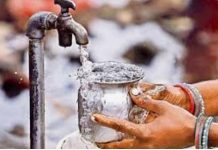 विद्यानगरीत पाईप लाईन फुटल्याने भीषण पाणी टंचाई.