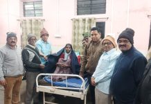 श्री संत गाडगेबाबा पुण्यतिथीनिमित्त गरजवंताना ब्ल्यांकेटचे वाटप