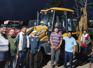 रात्री अडीच वाजता घाटावर तहसीलदार.