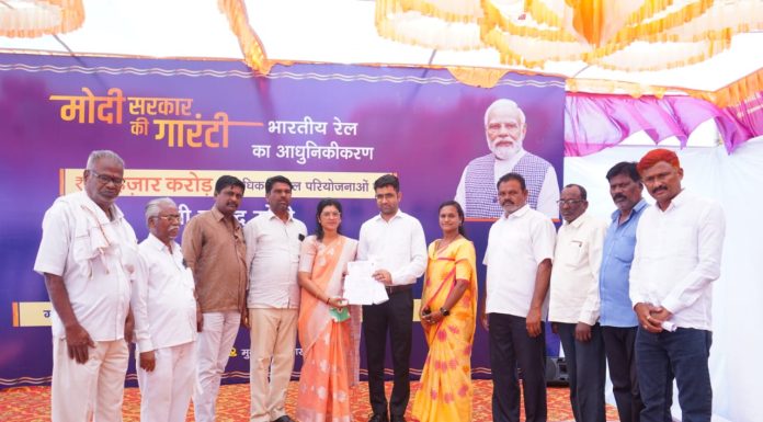 मुकुटबन येथे सर्व रेल्वे गाड्यांना थांबा देण्याची ग्रामवसियांची आग्रही मागणी