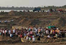 दिंडोरा धरणावर प्रकल्पग्रस्त नारी शक्तीचा एल्गार.