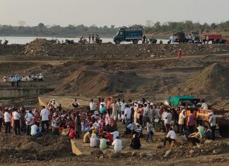 दिंडोरा धरणावर प्रकल्पग्रस्त नारी शक्तीचा एल्गार.