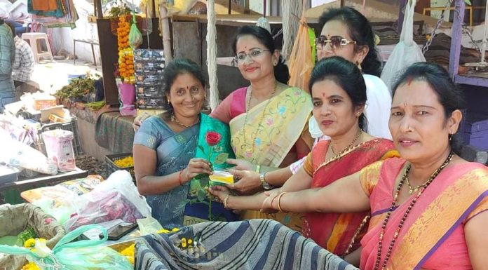 महिलादिनी कर्तुत्वान महिलांचा सन्मान.