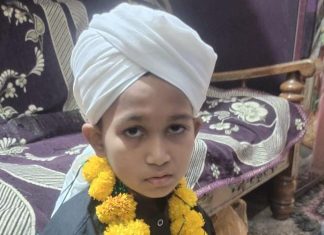 पत्रकार इकबाल यांचा मुलगा अली यांचे पवित्र रमजान उपवास.