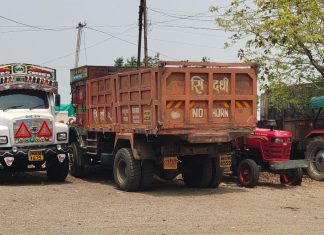 अवैध रेती तस्करीची वाहतूक करणारा ट्रक महसूल विभागाच्या जाळ्यात.