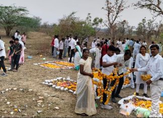 समाधी स्थळी प्रार्थना परंपरा आजही कायम.