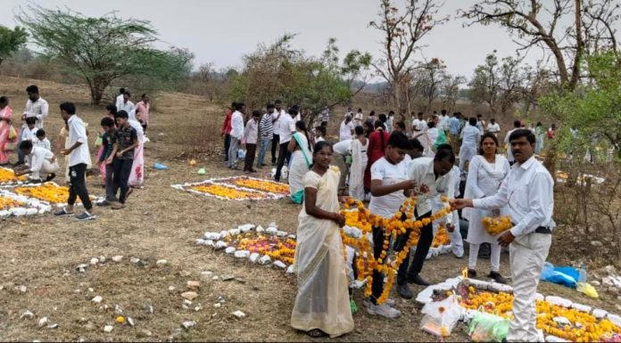 समाधी स्थळी प्रार्थना परंपरा आजही कायम.
