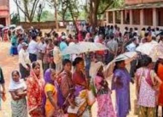 चंद्रपूर लोकसभा क्षेत्रात पाच वाजेपर्यंत 55.11 % मतदान, कमी मतदान कोणाच्या पथ्यावर पडणार.