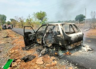 चालत्या कार ला आग, कार जळून खाक.