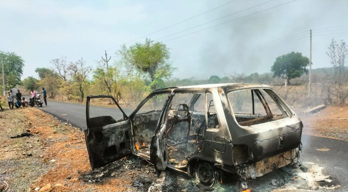 चालत्या कार ला आग, कार जळून खाक.