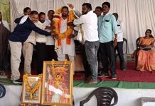 संजय देरकर यांच्या सत्कार प्रसंगी अनेक युवकांनी बांधले शिवबंधन.