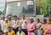 पंढरपूरला जाणाऱ्या वारकऱ्यांचे खानझोडे कुटुंबाकडून अभिनंदन.