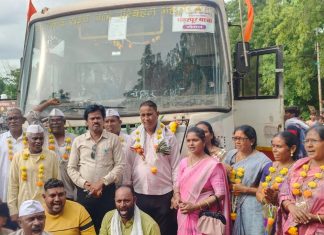 पंढरपूरला जाणाऱ्या वारकऱ्यांचे खानझोडे कुटुंबाकडून अभिनंदन.