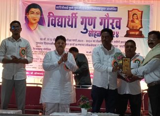 समाजसेवक राजू तुरणकर पर्यावरण प्रेमी उद्योजक म्हणून सन्मानित.