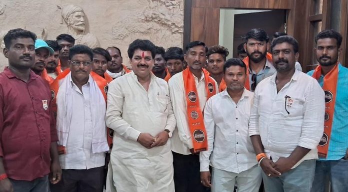 भाजप पदाधिकाऱ्यांचा निवडणुकीच्या रणधुमाळीत मनसेत प्रवेश.