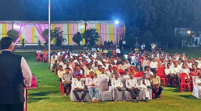 महाराष्ट्रातील उद्योग गुजरातला पळवणा-याला धडा शिकवा – आ. सुधाकर अडबाले