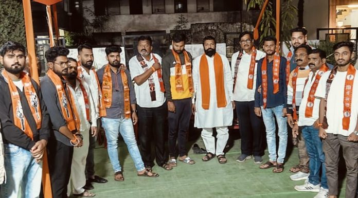 वणीच्या जैन लेआऊट मधील युवकांचा शिवसेना ( ऊ बा ठा) गटात प्रवेश….