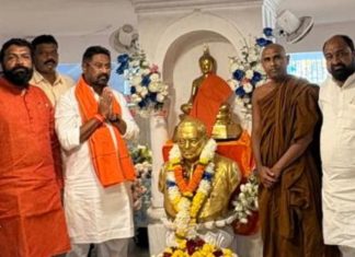 संविधान दिना निमित्त आ. संजय देरकर यांचेकडून चैत्यभूमीवर जावून डॉ. बाबासाहेब आंबेडकरांना केले अभिवादन.अभिवादन.