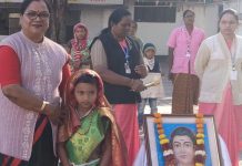 मॅकरून शाळेत सावित्रीबाई फुले यांना अभिवादन….
