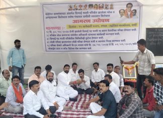 आमदार संजय देरकर यांनी नारळ पाणी पाजून सोडले उपोषण.