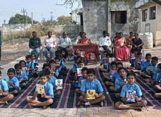 आमदार संजय देरकर यांच्या वाढदिवसानिमित्त विद्यार्थ्यांना शालेय साहित्य वाटप.