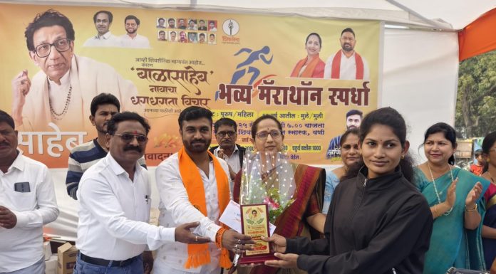 युवासेनेच्या वतीने हिंदुहृदयसम्राट शिवसेनाप्रमुख बाळासाहेब ठाकरे यांना जयंती निमित्त अभिवादन.