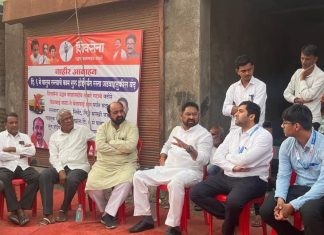 अधिक टन क्षमतेच्या वाहनांमुळे रस्त्याची दुरवस्था – शिवसेनेच्या आंदोलनाला यश.