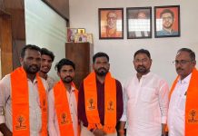 डॉ मेश्राम यांचा आमदार संजय देरकर यांचे हस्ते शिवबंधन बांधून शिवसेनेत प्रवेश.