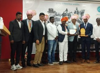 घोन्सा ग्रामपंचायतचे सरपंच महाराष्ट्र रत्न पुरस्काराने सन्मानित.