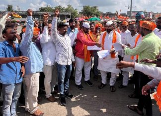 चटणी भाकर खाऊन काळी दिवाळी साजरी..