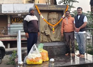 वणी हिंदुहृदयसम्राट बाळासाहेब ठाकरे स्मृती स्थळी स्वच्छ्ता अभियान राबवून अभिवादन.