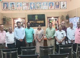 वणी नगर परिषद सेवा निवृत्त कर्मचारी संघटनेतर्फे अध्यक्ष, उपाध्यक्ष सह मुख्याधिकाऱ्यांचा सत्कार.