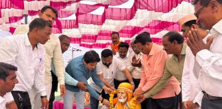 वरोरा येथे श्री संत गाडगे बाबांच्या मुर्तीची प्रतिष्ठापना.