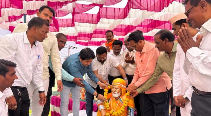 वरोरा येथे श्री संत गाडगे बाबांच्या मुर्तीची प्रतिष्ठापना.