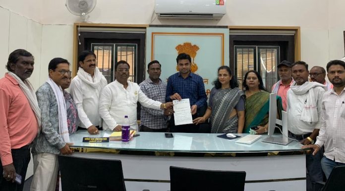 मुख्याधिकाऱ्याच्या कारभारावर काँग्रेसचा जोरदार हल्ला; आंदोलनाचा इशारा.