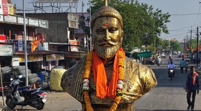 वादग्रस्त पुतळा हलविल्यानंतर मारेगावात तणावपूर्ण शांतता, चर्चेला उधाण